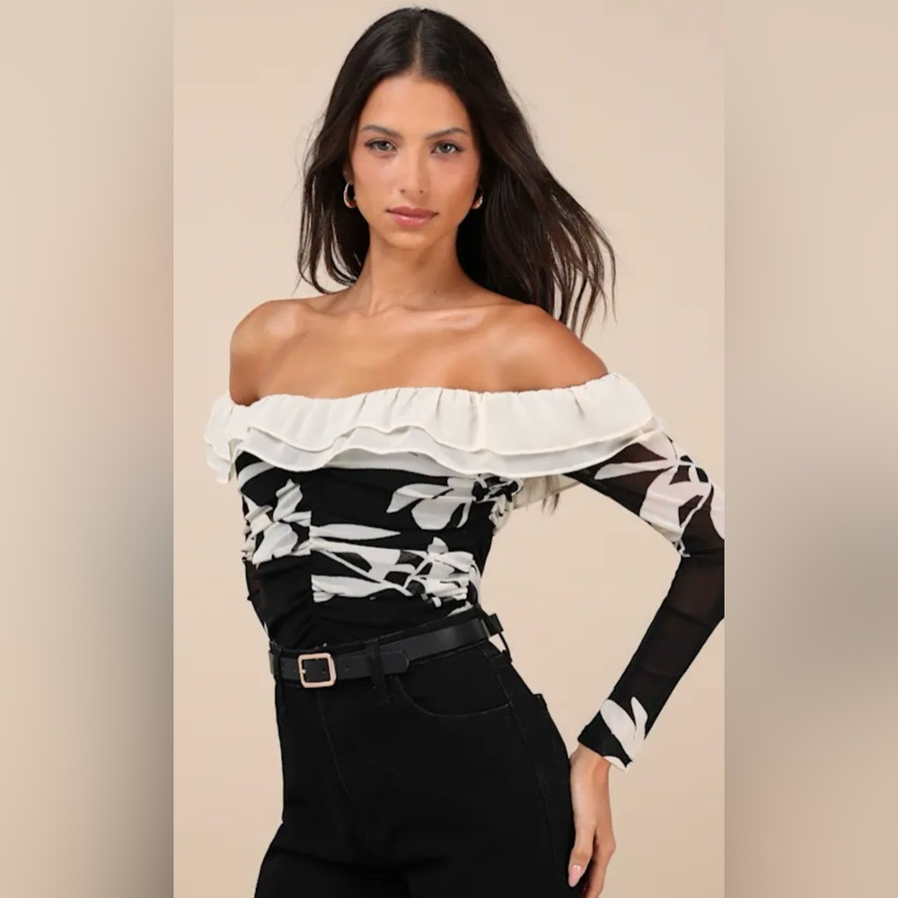 Lulus Off-Shoulder Floral Ruffle Crop Top in Black and White